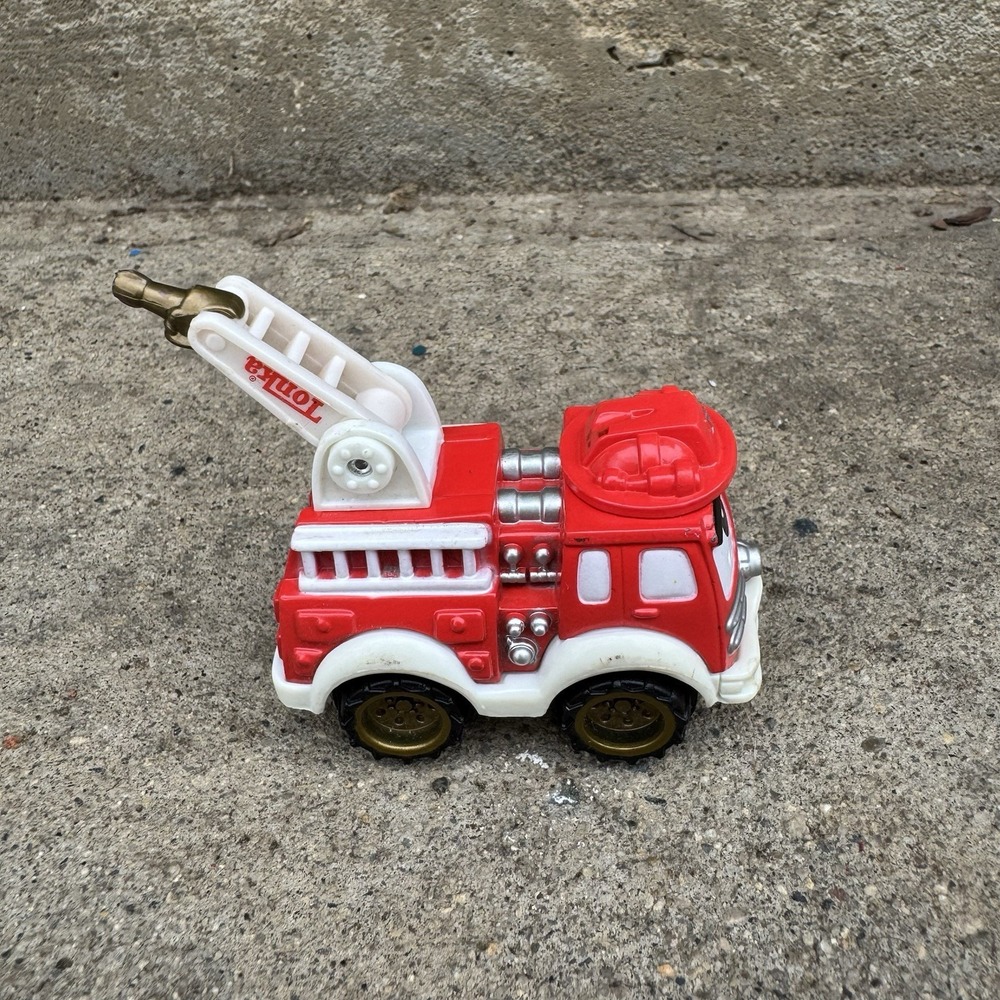 Vtg Maisto Tonka Lil Chuck & Friends Red Fire Truck Diecast Hasbro‎ 2002 Toy Car